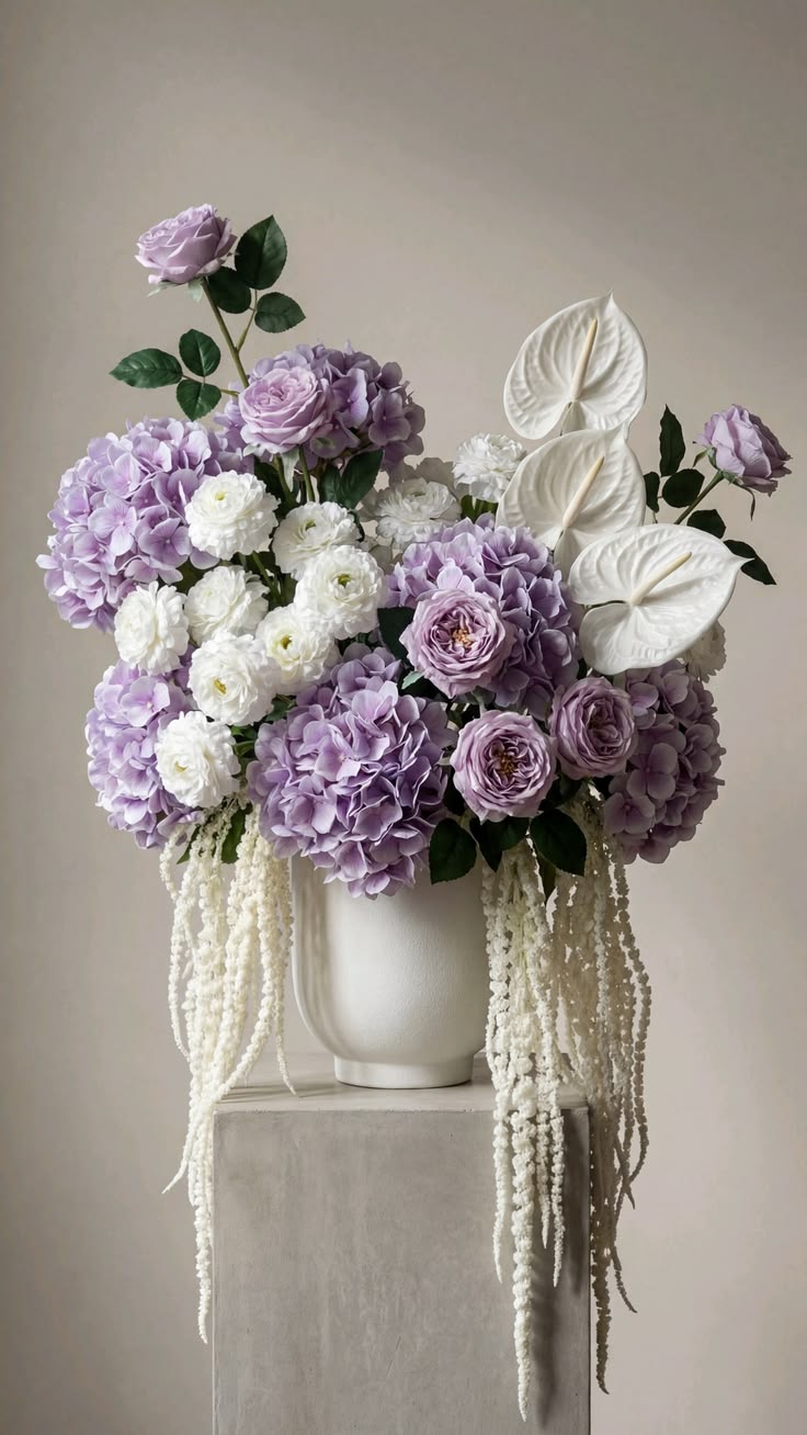 Dubai Dynasty — Bold Floral Arrangement
