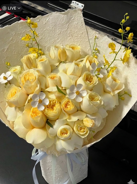 Gilded Petal — Yellow Luxury Bouquet