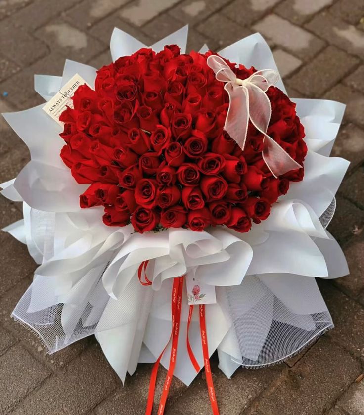Royal Affair — Classic Red Luxury Bouquet