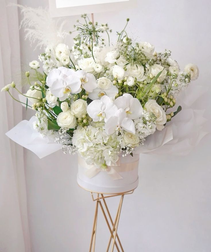 Snow Éclat — Modern Minimalist White Flower Box