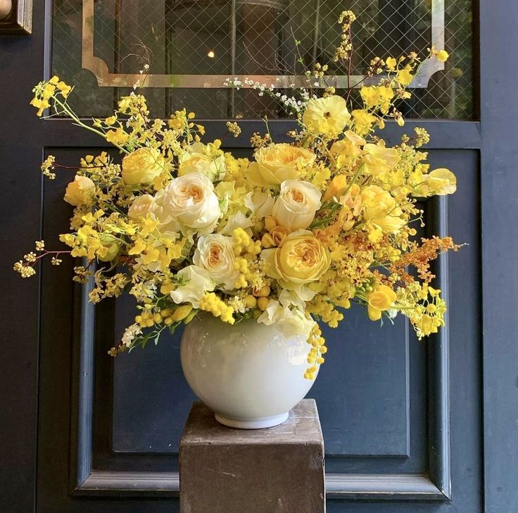 Yellow Élitaire — Premium Yellow Floral