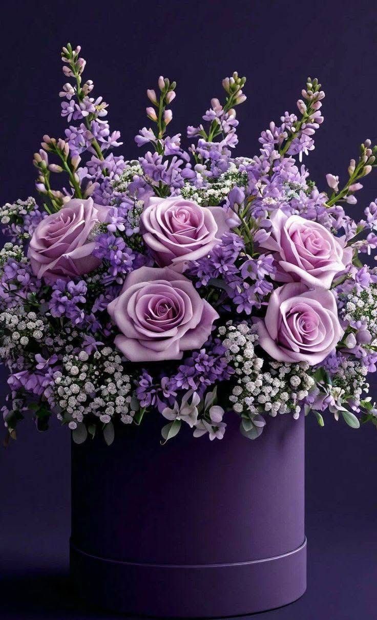 Royal Amara — Premium Violet Luxury Bloom Box